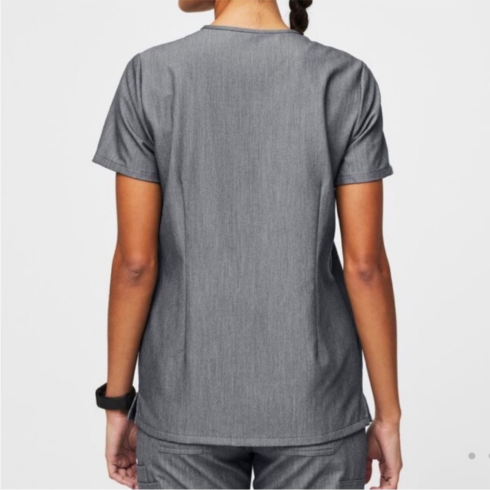 FIGS Charcoal Grey Three Pocket Short Sleeve Top Size Small - Picture 3 of 9